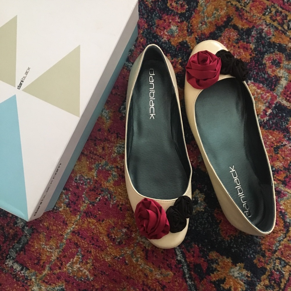 Adorable DaniBlack flats